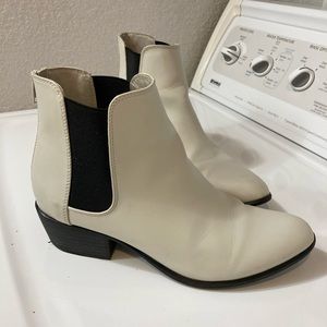 Esprit Off White Leather/Faux Leather Ankle Boots